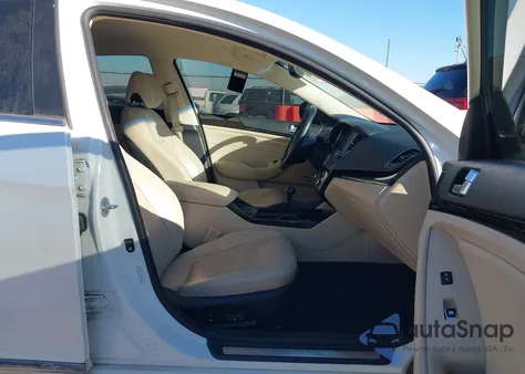 2016 Kia Cadenza z USA, uszkodzony, nr VIN KNALN4D7XG5221483